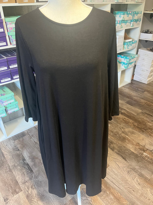 Black swing dress with pockets